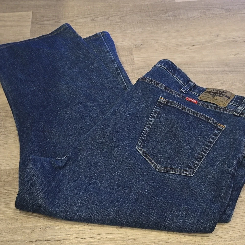 Mens Wrangler Regular fit denim cotton & spandex 48" waist 30" Length Mens - Picture 3 of 8